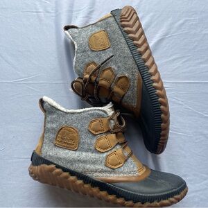 Sorel Cozy Cream and Gray Boots